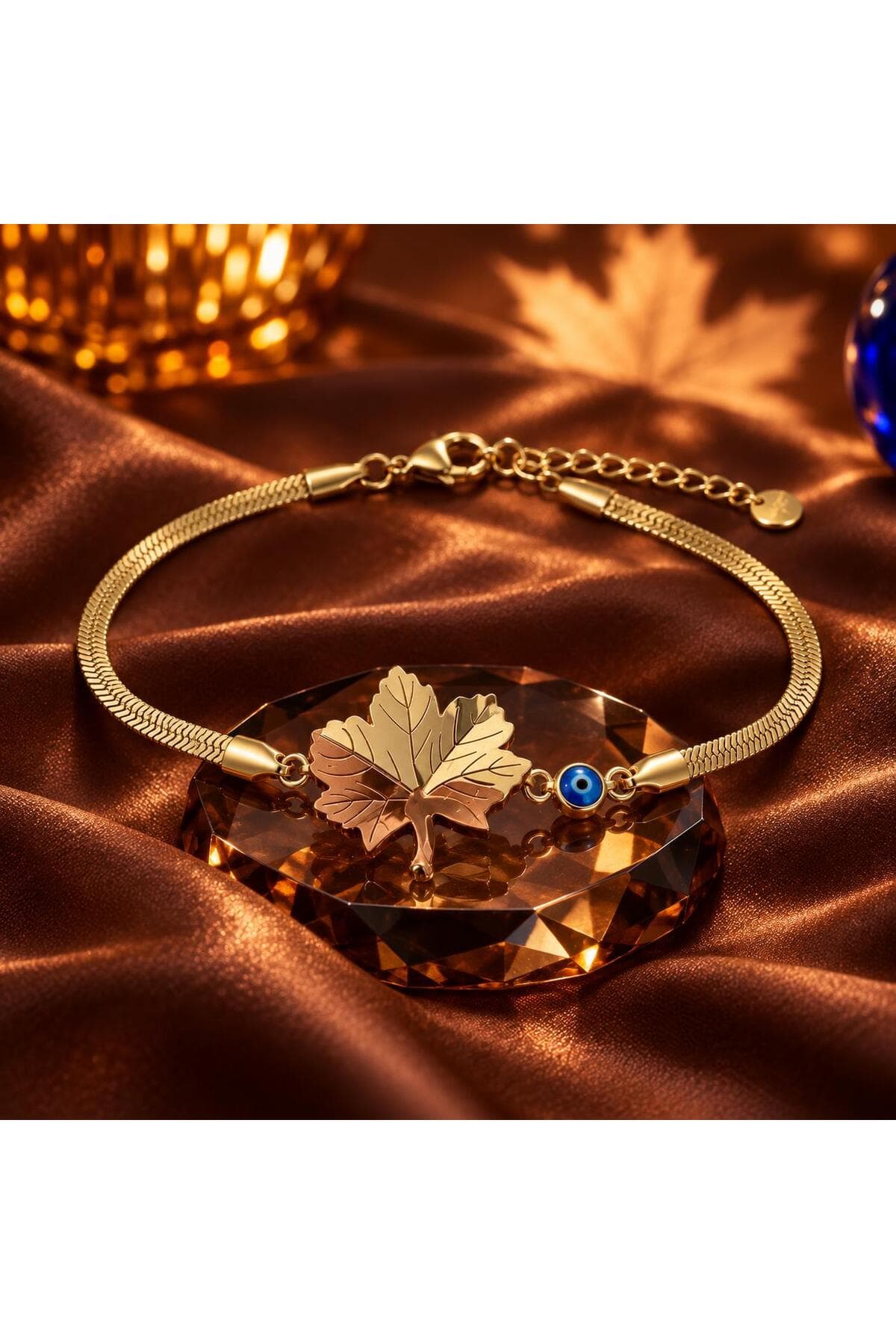 Rose Gold Detaylı Akçaağaç Yaprağı ve Nazar Boncuğu Detaylı Uğurlu Bileklik – ön görünüm